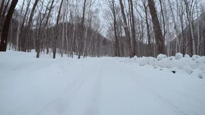 雪地冬季公路行驶寒冰道路冰雪
