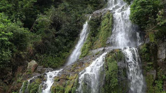 留尼旺岛的瀑布