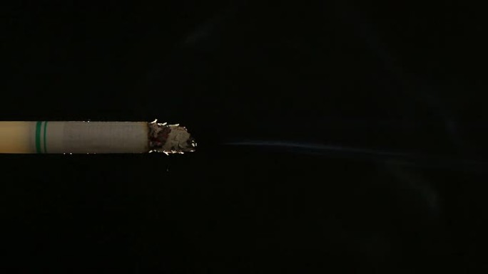 香烟燃烧的特写镜头