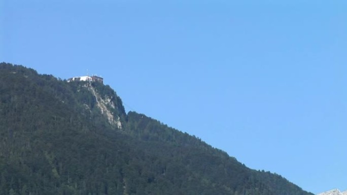 高清: 湖上的酒店