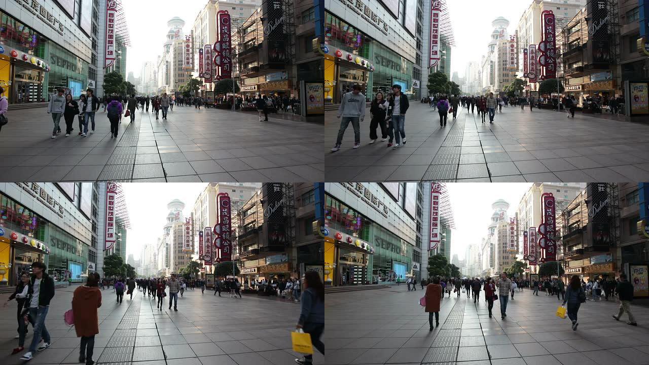 南京路上的游客南京路上的游客