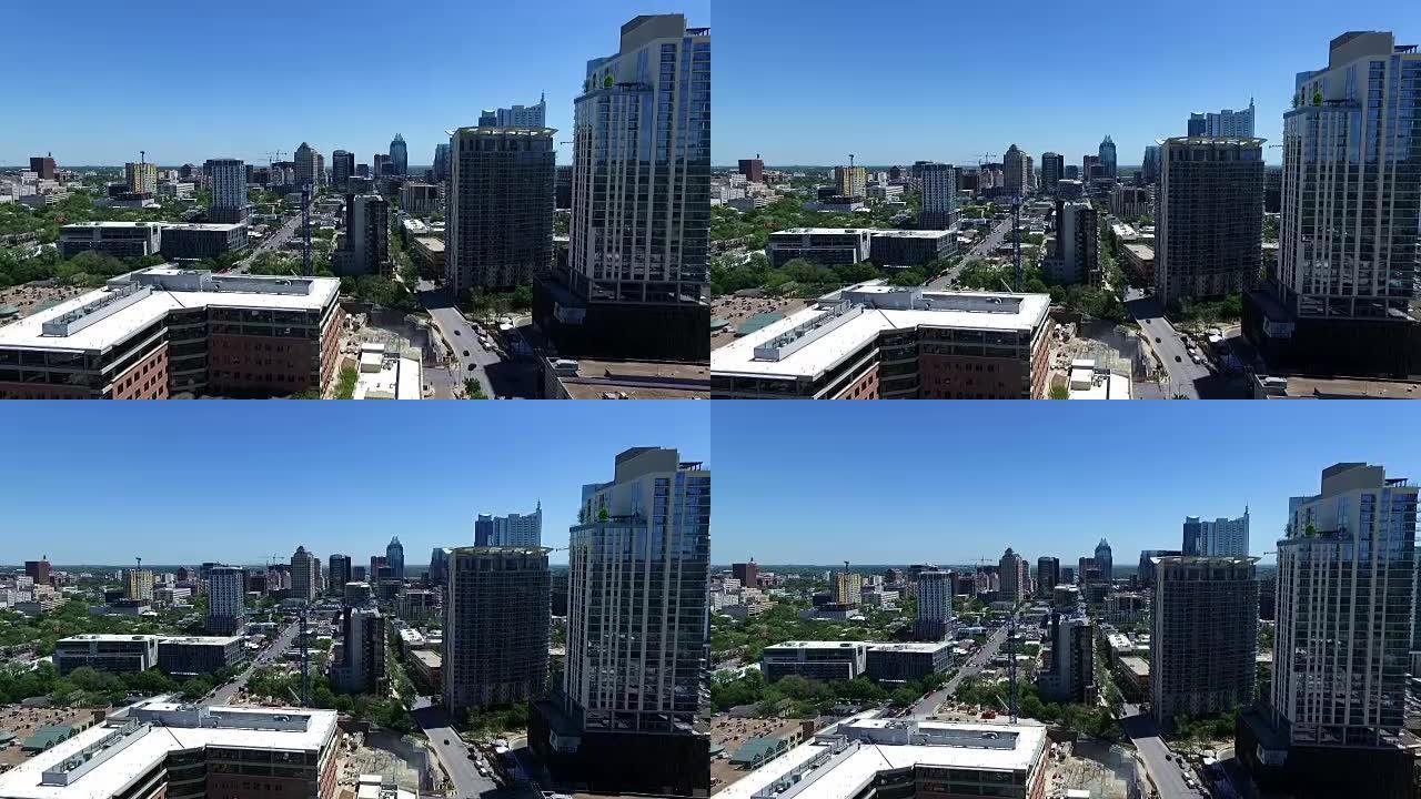 冉冉升起的空中奥斯汀在市中心的城市场景与新的建筑工地和建筑起重机清澈的蓝天奥斯汀德克萨斯