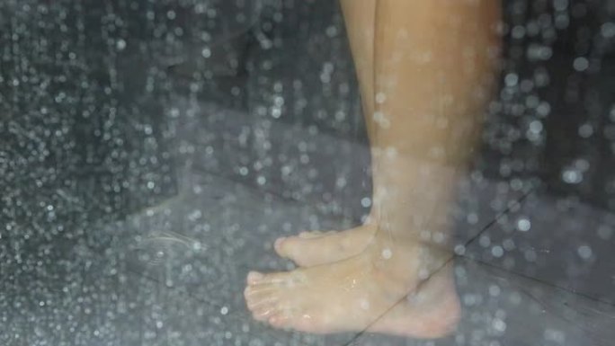 给女人的腿洗澡给女人的腿洗澡