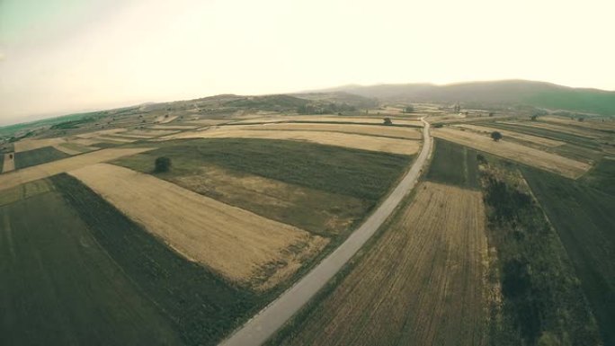 夏季绿地农场的空中全景