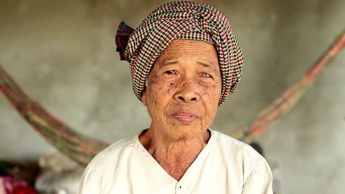 高清：柬埔寨一位亚洲高级女性的肖像
