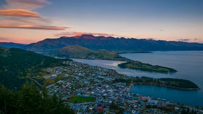 黄昏时分新西兰皇后镇市中心鸟瞰图