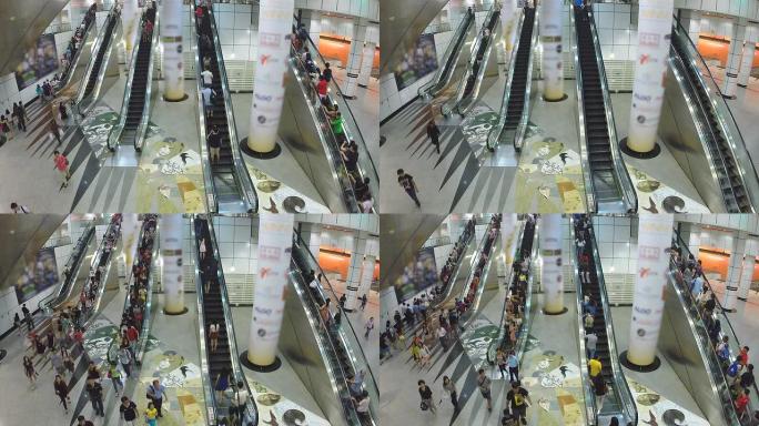 高清：人们在自动扶梯上移动。（延时）