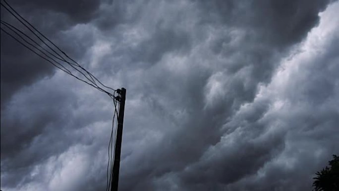 云在下雨前移动云霞云朵彩云太阳时间流逝乌