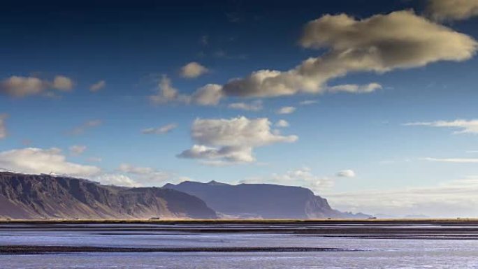 云在黑冰岛海滩河口上-时间流逝
