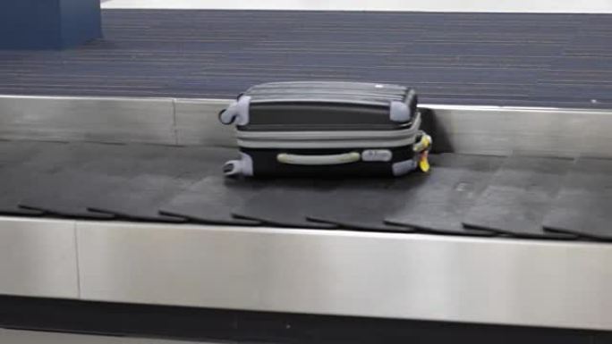 机场行李传送带上的行李