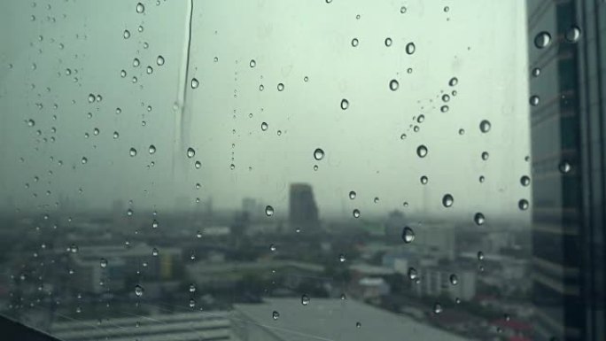 窗户上的雨滴窗户雨点掉落