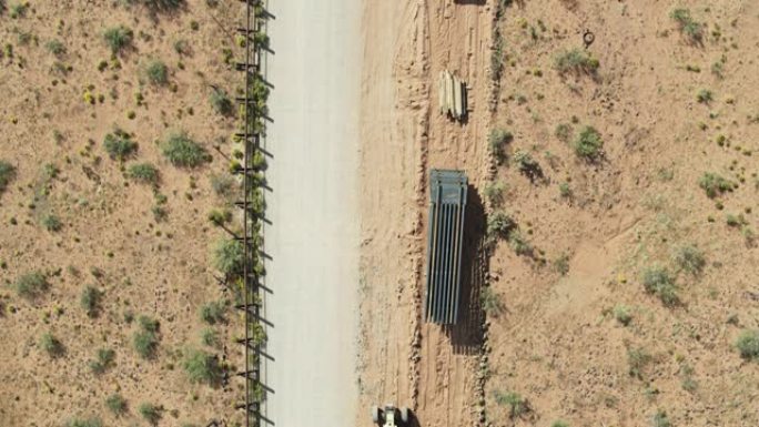 在美墨边境自上而下的无人机拍摄建筑材料