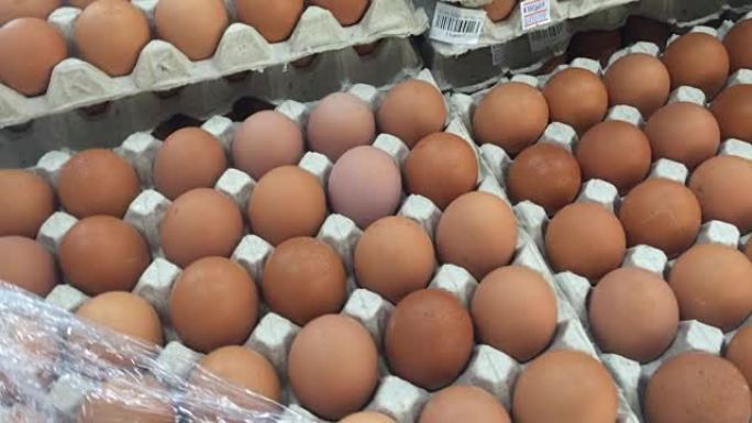 出售包装中的养鸡场鸡蛋