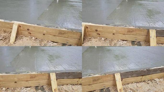 为准备施工基础而新浇筑的湿混凝土。