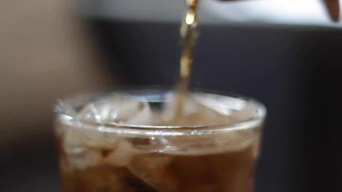 泡胶苏打水冰块咖啡