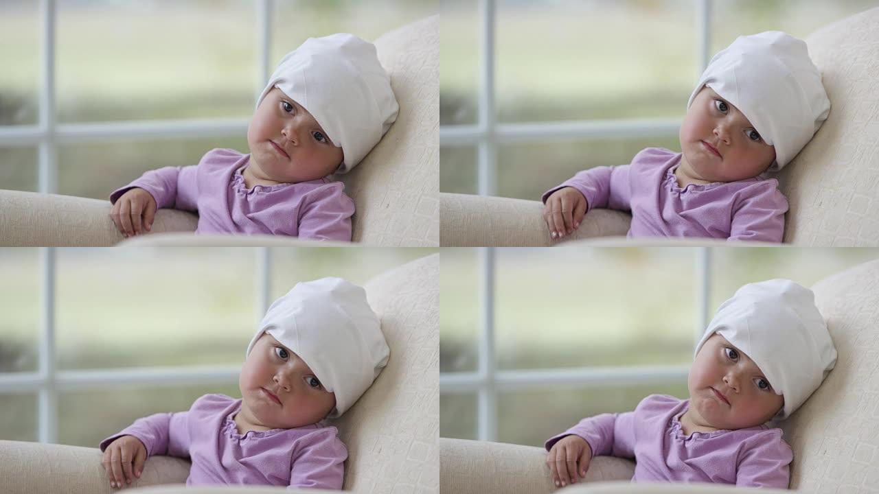 患有癌症的儿童生病的儿童病人带白色头巾