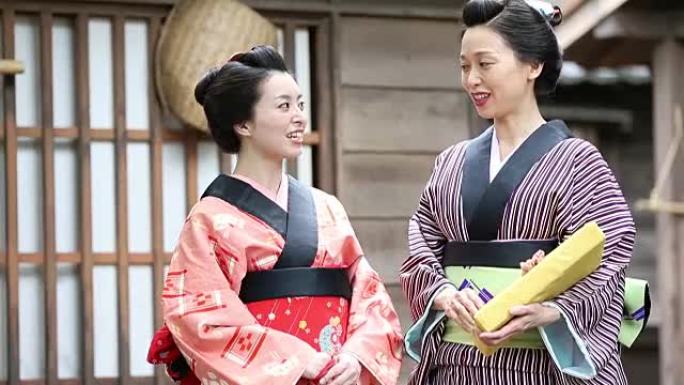 穿着传统和服的日本妇女