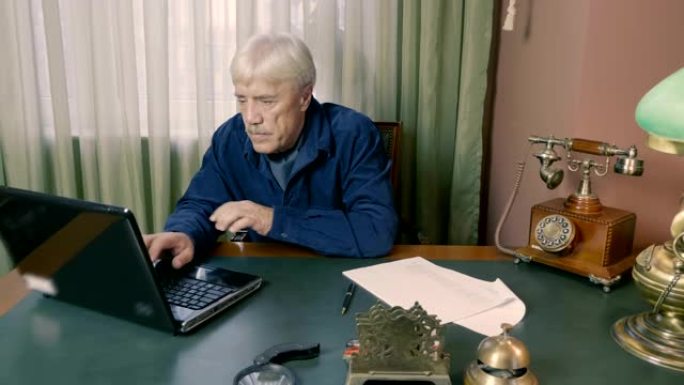 一名男子在办公室舒适的桌子上的笔记本电脑后面工作