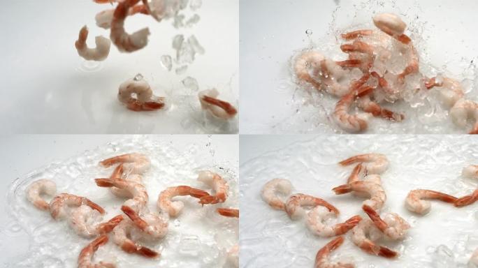 虾和碎冰溅入水中，慢动作