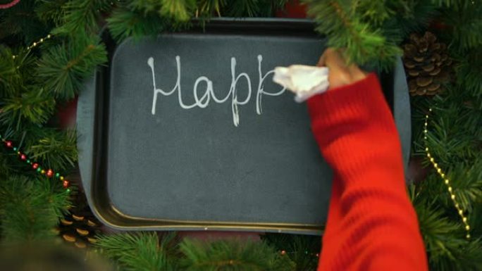 新年快乐，12月烤盘上有奶油的女性手写单词