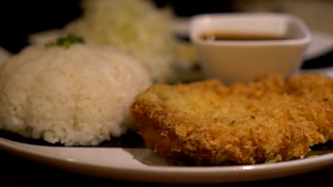 猪排米饭 -- 日本食物
