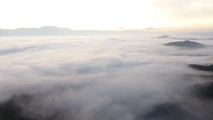 飞越迷雾山。