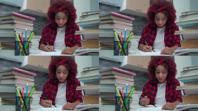 劳累的少女在笔记本上写字，桌上堆满书本，学校倦怠