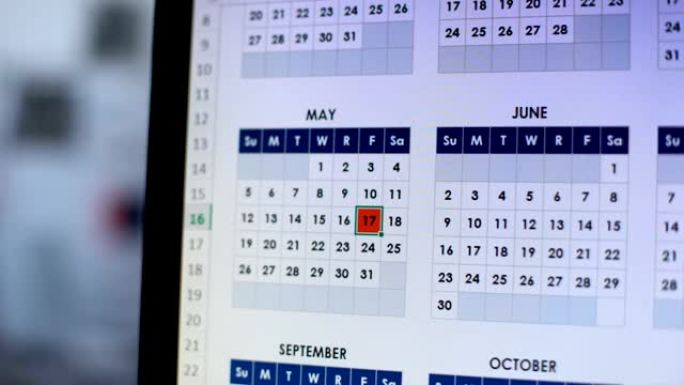 用红色，重要的日子在计算机上的在线日历中标记日期的人