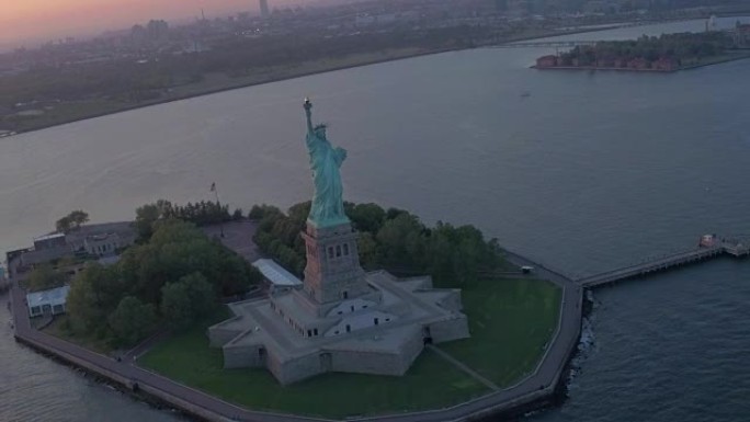 纽约市航拍镜头自由女神景观景点塑像雕塑