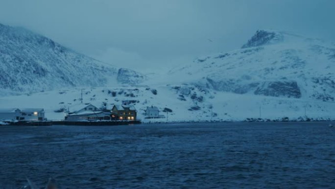 在北极海捕捞鳕鱼海鸟房屋清晨