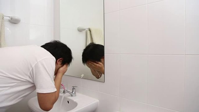 醒来男人洗脸男人洗漱