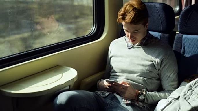 火车上的人使用电话