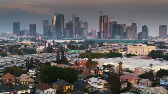 洛杉矶市中心以西和圣莫尼卡高速公路的空中建立