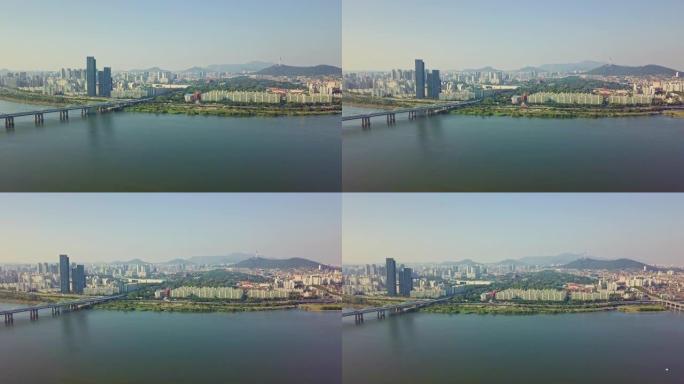 韩国首尔市东雅克大桥上行驶的汽车穿越汉江进入N首尔塔的鸟瞰图