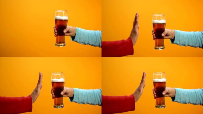 女性拒绝啤酒杯显示停止手势，不良习惯拒绝，保健