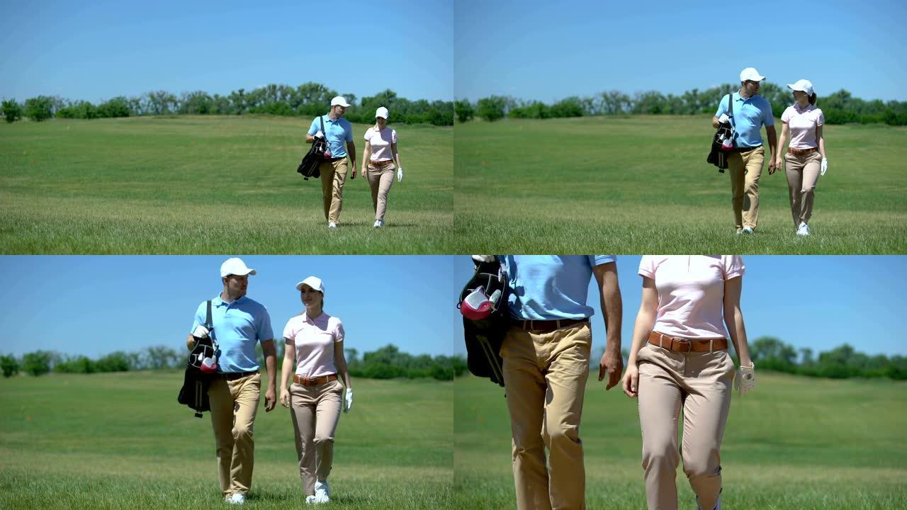 一对高尔夫球手与球杆袋在比赛爱好后的步行过程中进行交流