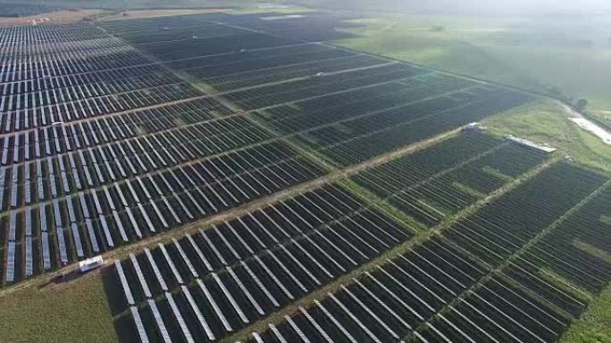 鸟瞰图离德克萨斯州奥斯汀郊外的大型韦伯维尔太阳能电池板农场很远