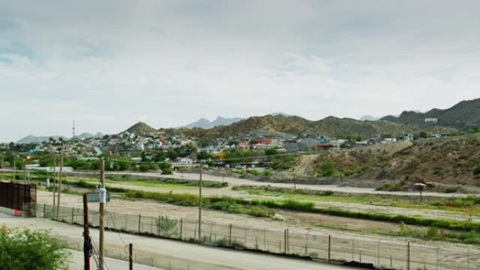 在埃尔帕索/华雷斯城对美墨边境的上升无人机射击