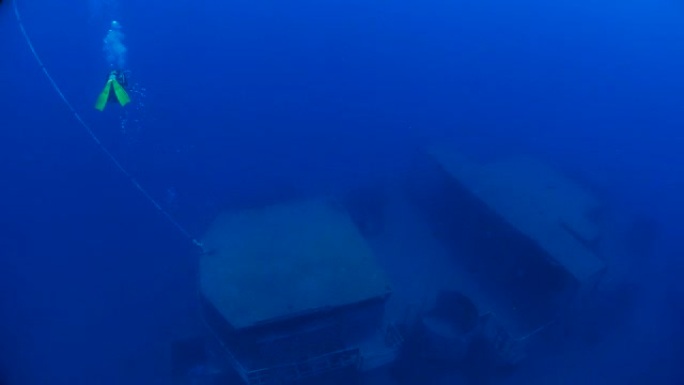 深海巨型沉船深海巨型沉船潜水