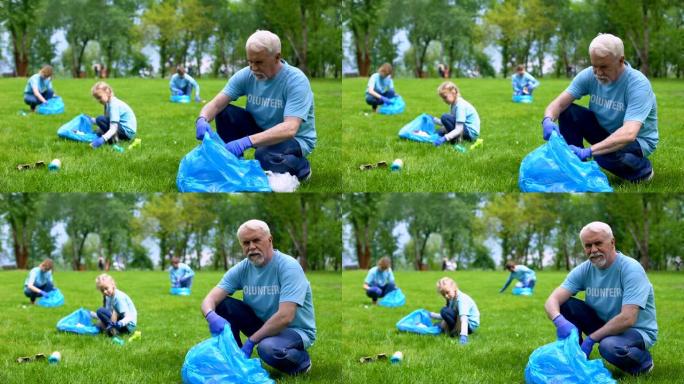 老人一起在公园捡垃圾，家人微笑的相机，地球护理