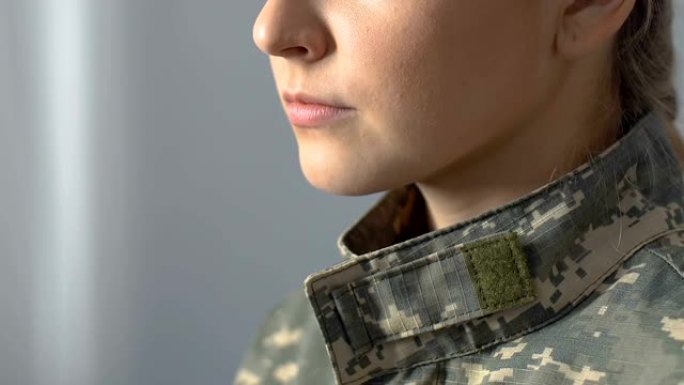 严肃的女中士叹息特写，军队职责，军事职业，职业