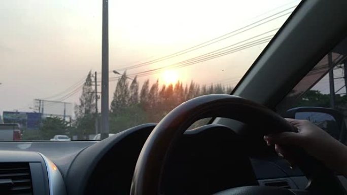 驾驶汽车场景，人手控制方向盘