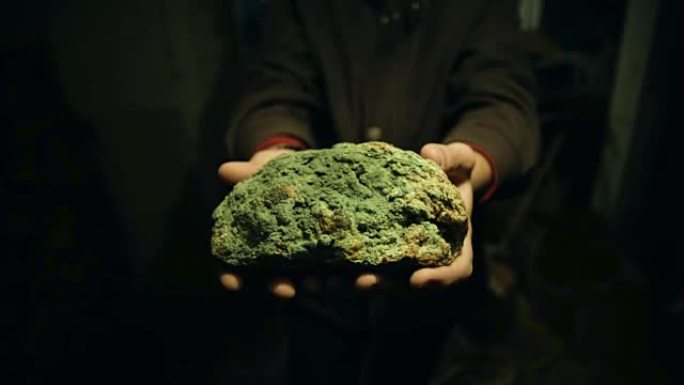 发霉的面包矿石展示绿色菌发霉食物