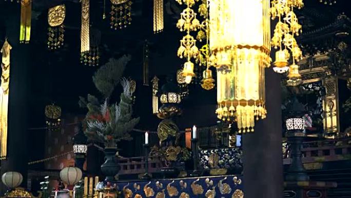 日本寺庙和僧侣中的华丽装饰品