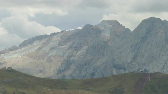 白云岩上的Marmolada山群: 延时