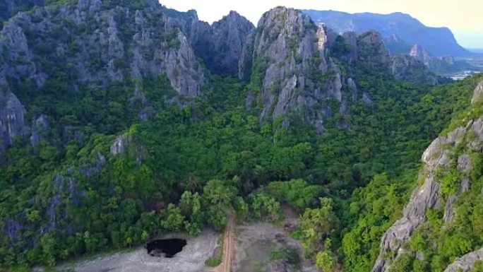 泰国萨姆·罗伊·约特国家公园的石灰岩山脉