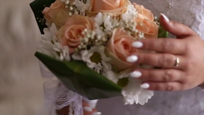 新娘手中的婚礼鲜花