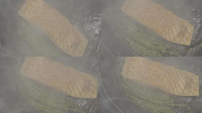 鲑鱼片被烤焦的特写镜头