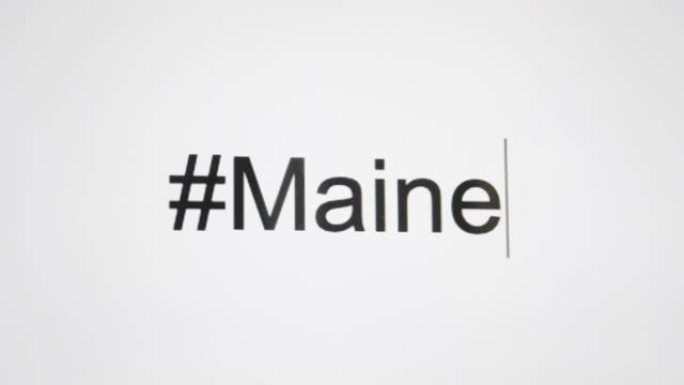 一个人在其计算机屏幕上键入 “# Maine”，然后跟随状态缩写