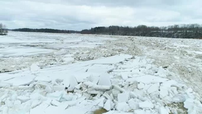 洪水和冰堵河道加瓦河